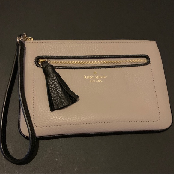 kate spade Handbags - Kate Spade Chester Street Wristlet